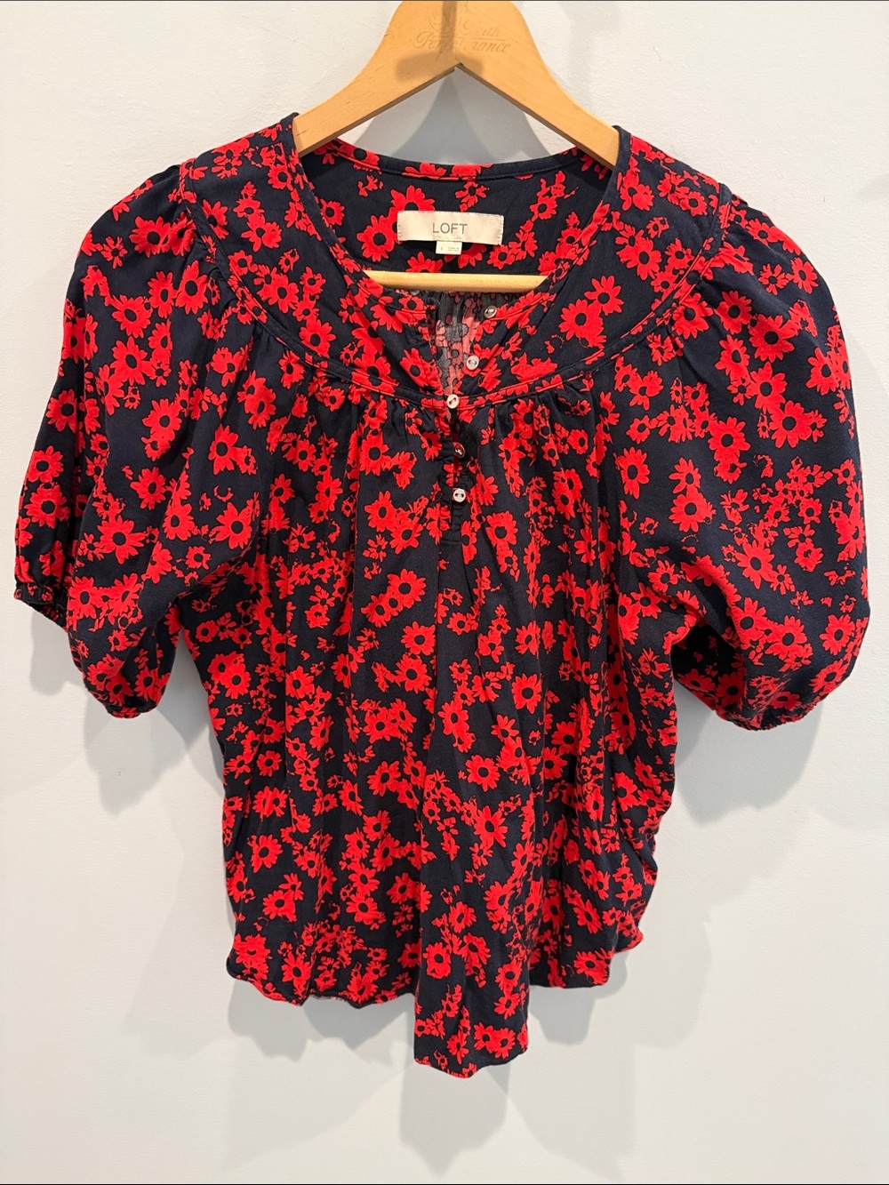 LOFT Navy and Red Floral Puff-Sleeve Top